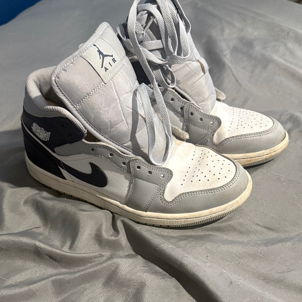 Jordan Sneakers - White and Gray